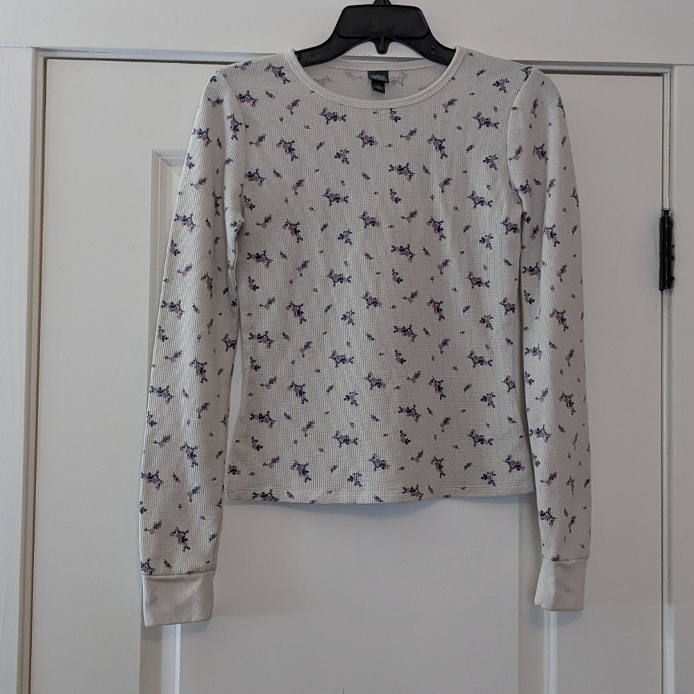 Wild Fable Cream and Purple Crew Neck Top with Floral Design, Size XS